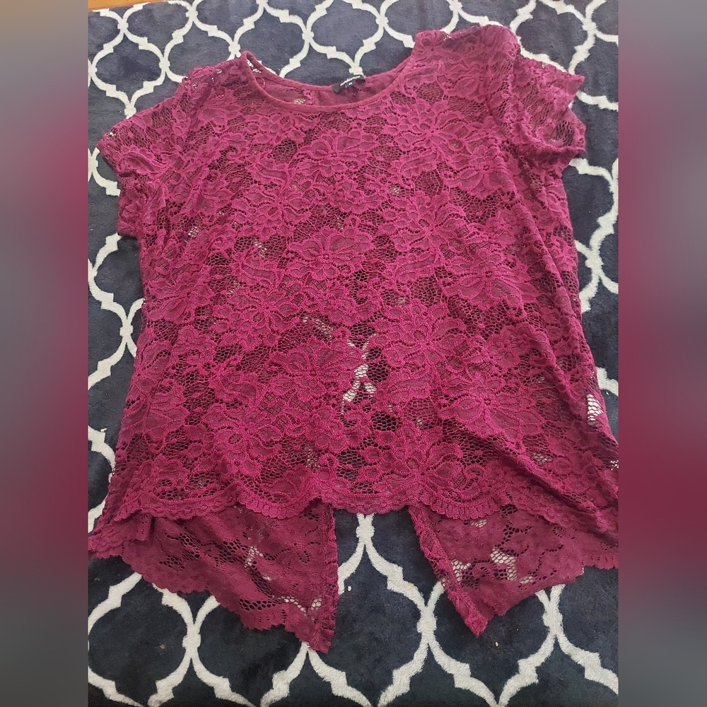 ambiance Lace top 2x‎ with flyaway back